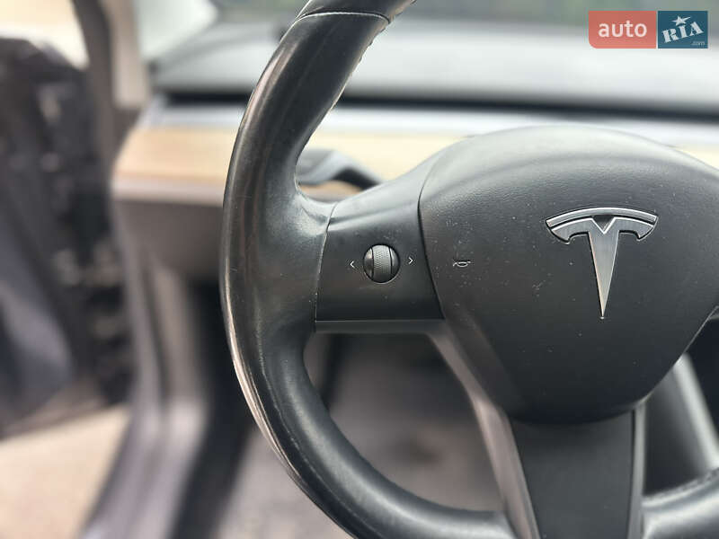 Седан Tesla Model 3 2018 в Киеве
