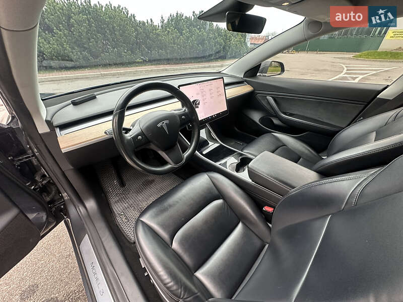 Седан Tesla Model 3 2018 в Киеве