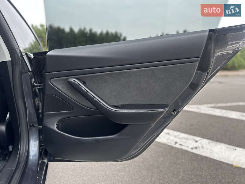 Седан Tesla Model 3 2018 в Киеве
