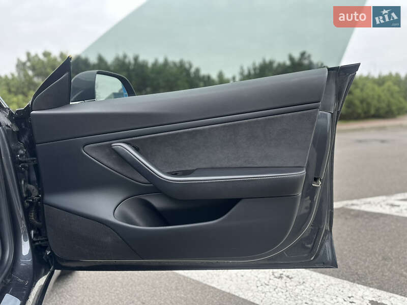 Седан Tesla Model 3 2018 в Киеве