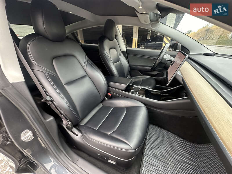 Седан Tesla Model 3 2018 в Киеве