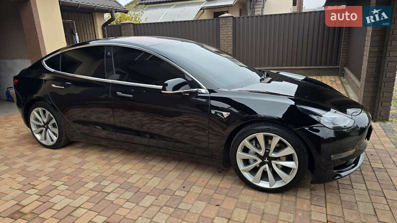 Седан Tesla Model 3 2018 в Запоріжжі