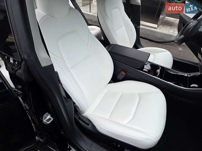 Седан Tesla Model 3 2020 в Києві