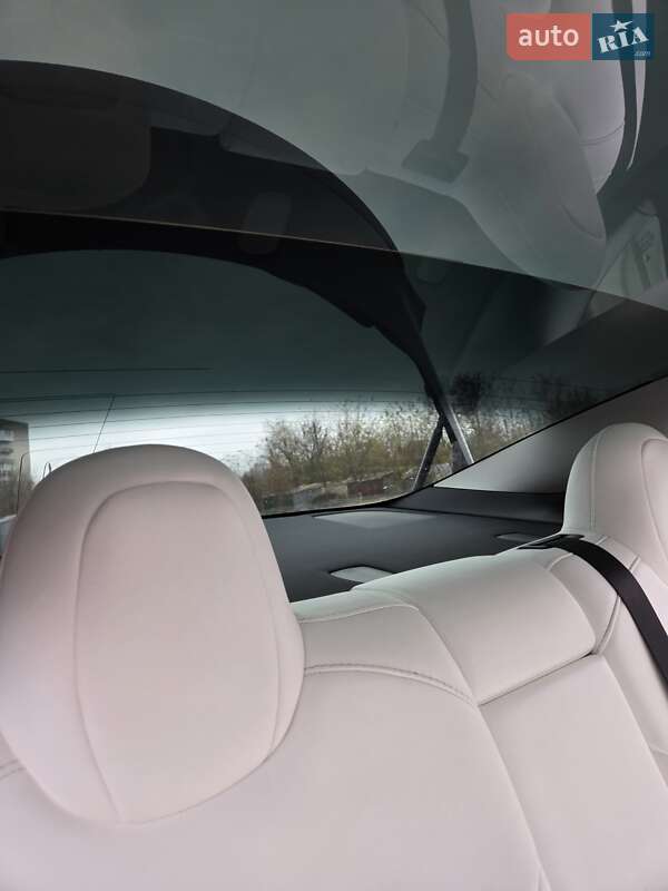 Седан Tesla Model 3 2020 в Києві