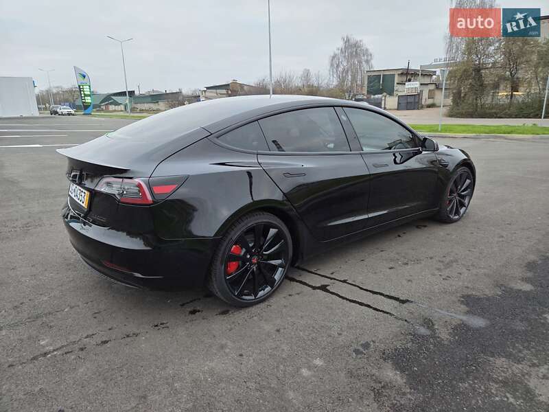 Седан Tesla Model 3 2020 в Києві