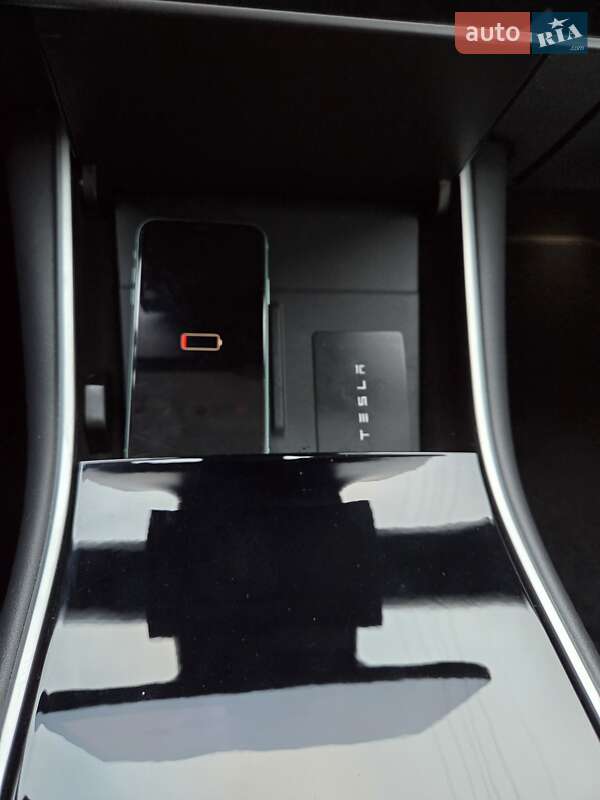 Седан Tesla Model 3 2020 в Києві