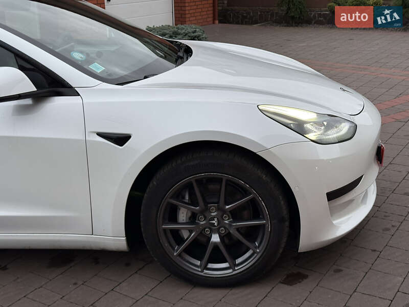Седан Tesla Model 3 2021 в Луцьку