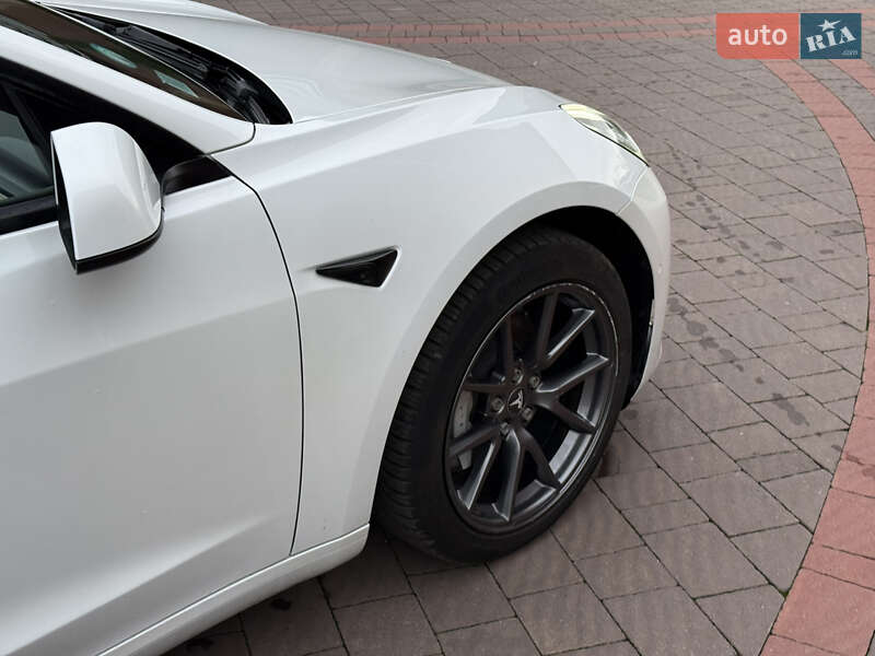 Седан Tesla Model 3 2021 в Луцьку