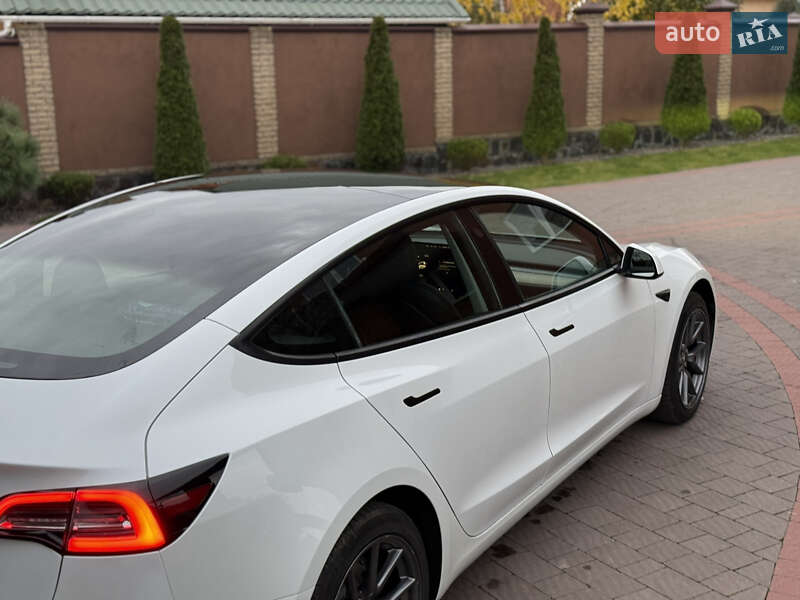 Седан Tesla Model 3 2021 в Луцьку