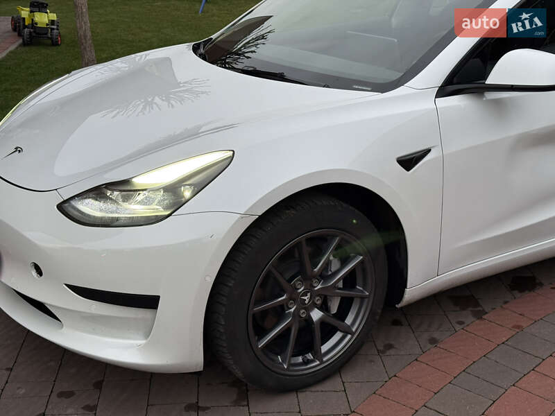 Седан Tesla Model 3 2021 в Луцьку