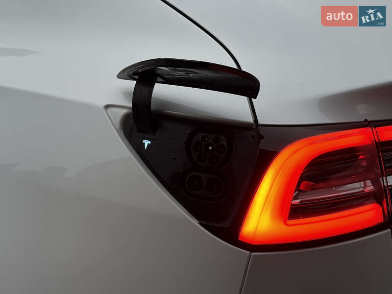 Седан Tesla Model 3 2021 в Луцьку