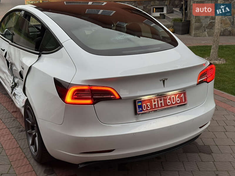 Седан Tesla Model 3 2021 в Луцьку