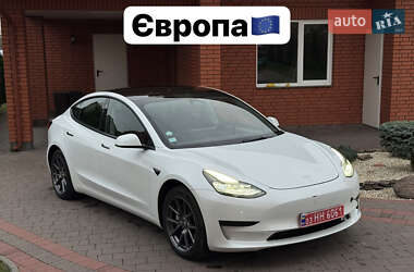 Седан Tesla Model 3 2021 в Луцке