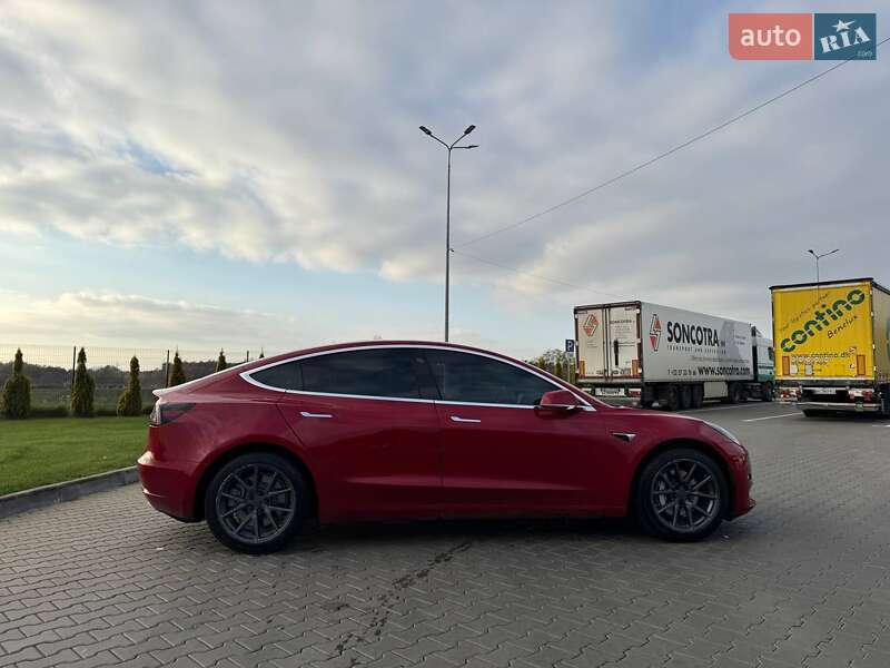 Седан Tesla Model 3 2018 в Луцьку