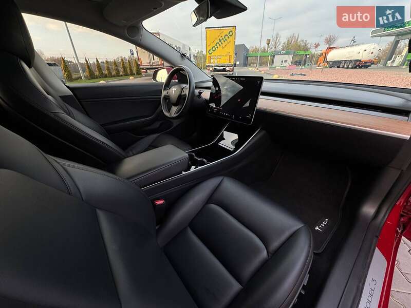 Седан Tesla Model 3 2018 в Луцьку