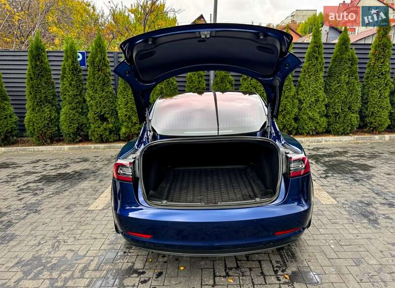 Седан Tesla Model 3 2019 в Білгороді-Дністровському