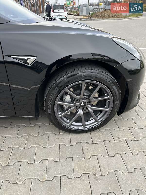 Седан Tesla Model 3 2019 в Луцьку фото 3 Седан Tesla Model 3 2019 в Луцьку