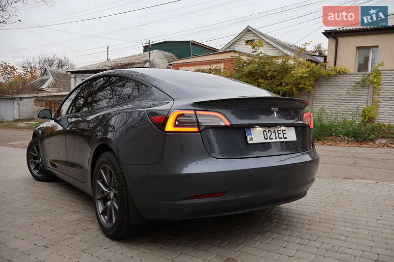 Седан Tesla Model 3 2021 в Дніпрі