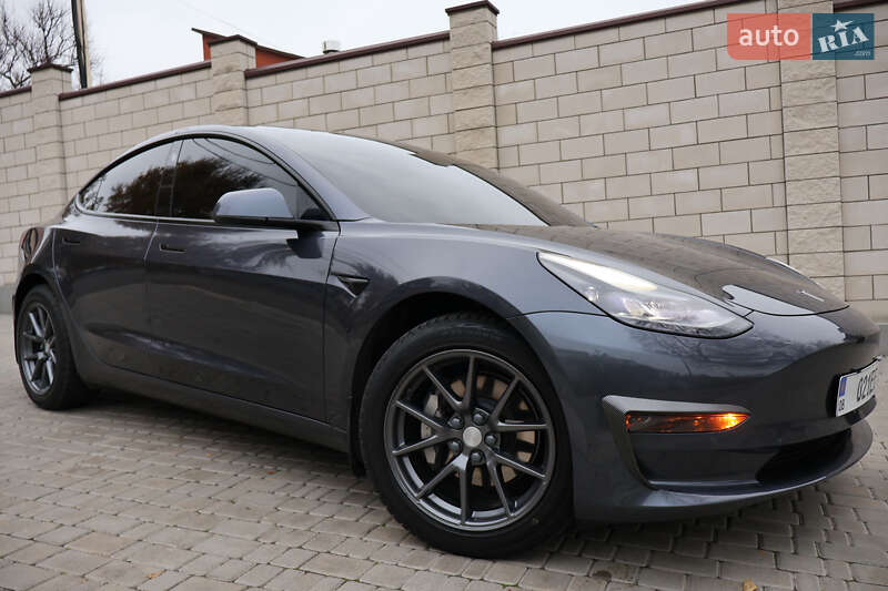 Седан Tesla Model 3 2021 в Дніпрі