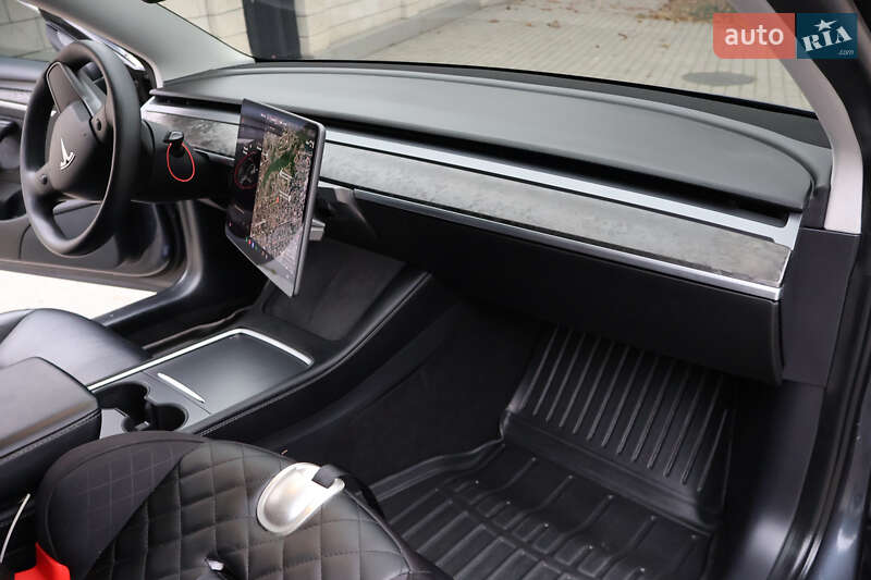 Седан Tesla Model 3 2021 в Дніпрі