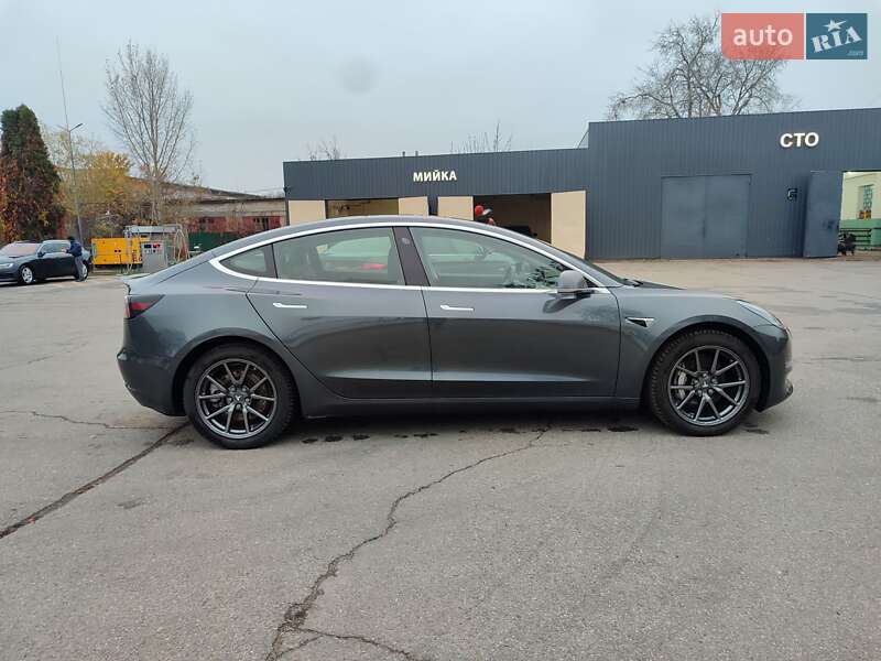 Седан Tesla Model 3 2018 в Сквире