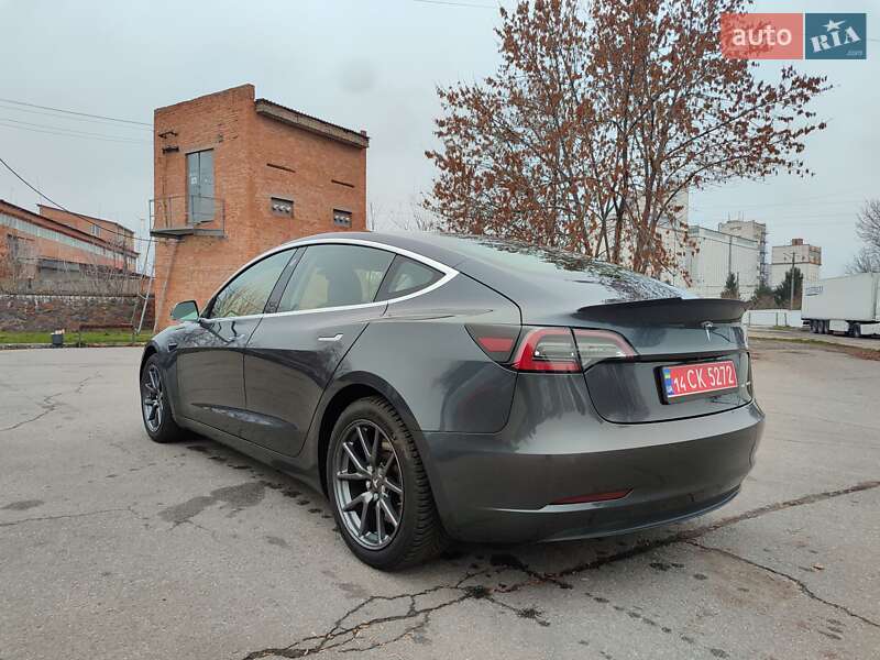 Седан Tesla Model 3 2018 в Сквире