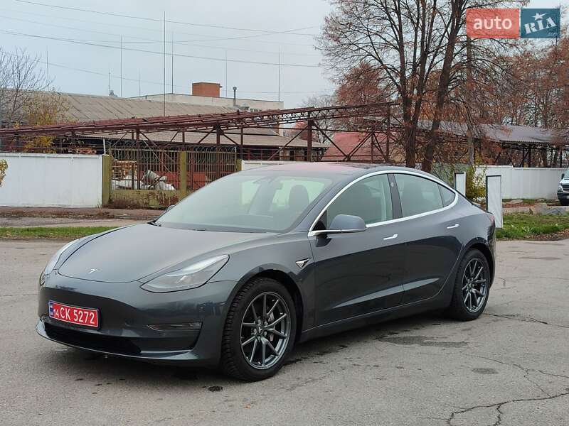 Седан Tesla Model 3 2018 в Сквире