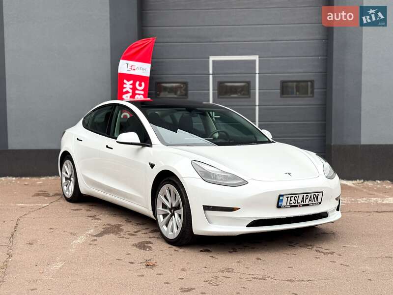 Седан Tesla Model 3 2023 в Києві