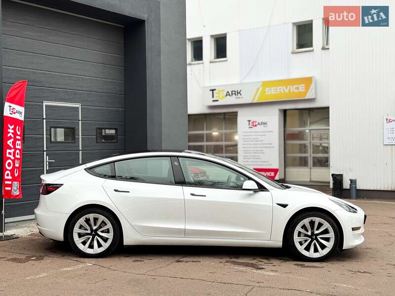 Седан Tesla Model 3 2023 в Києві