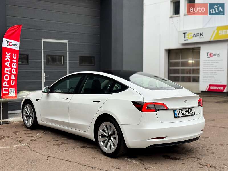 Седан Tesla Model 3 2023 в Києві
