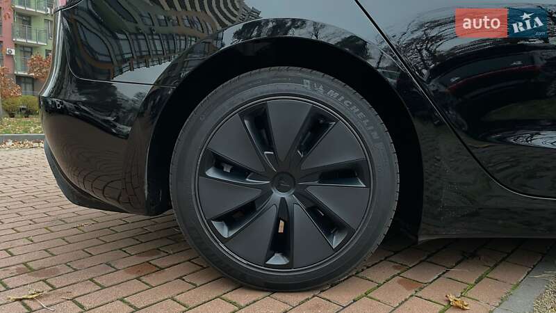 Седан Tesla Model 3 2024 в Києві