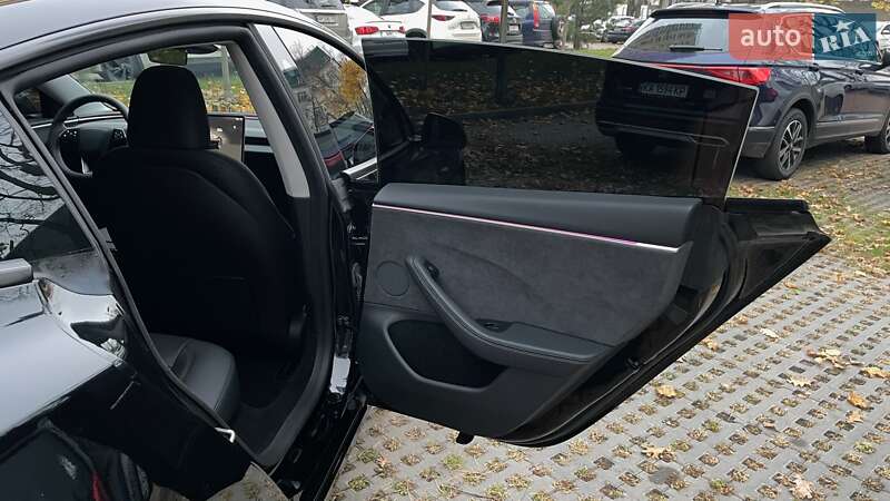 Седан Tesla Model 3 2024 в Києві