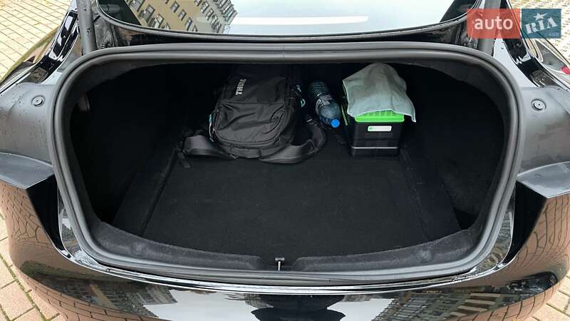 Седан Tesla Model 3 2024 в Києві