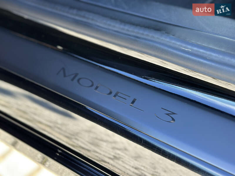 Седан Tesla Model 3 2022 в Мукачево
