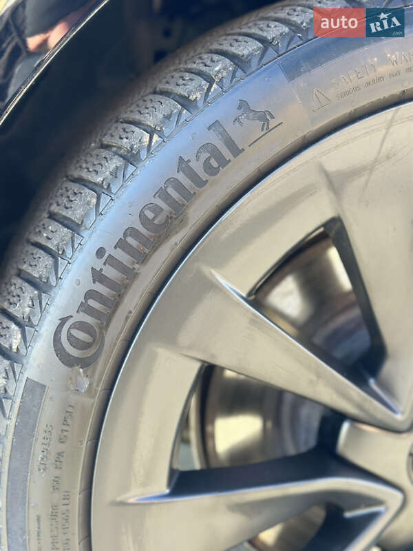 Седан Tesla Model 3 2022 в Мукачево