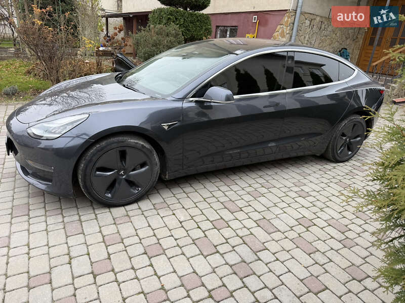 Седан Tesla Model 3 2018 в Львові