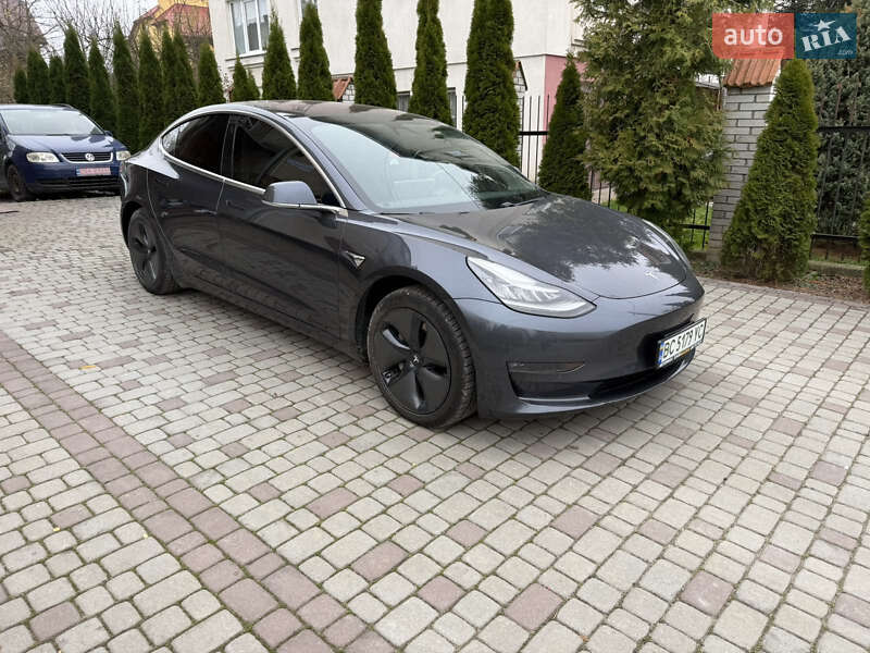 Седан Tesla Model 3 2018 в Львові