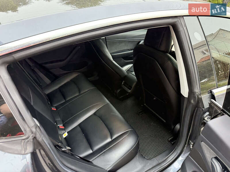 Седан Tesla Model 3 2018 в Львові