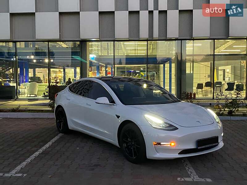 Седан Tesla Model 3 2019 в Одесі