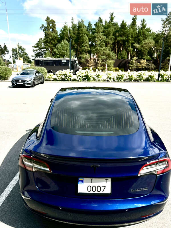 Седан Tesla Model 3 2019 в Обухові