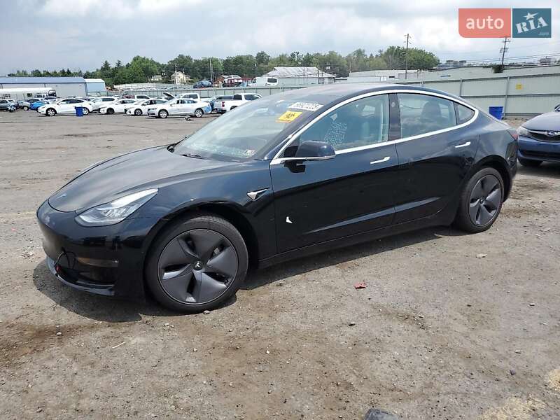Седан Tesla Model 3 2018 в Самборе