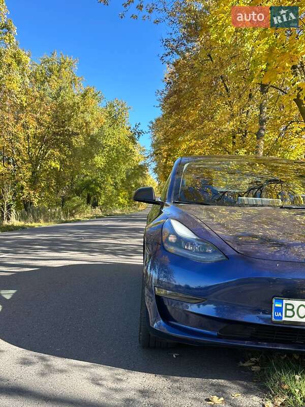 Седан Tesla Model 3 2022 в Львове