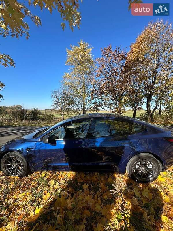 Седан Tesla Model 3 2022 в Львове