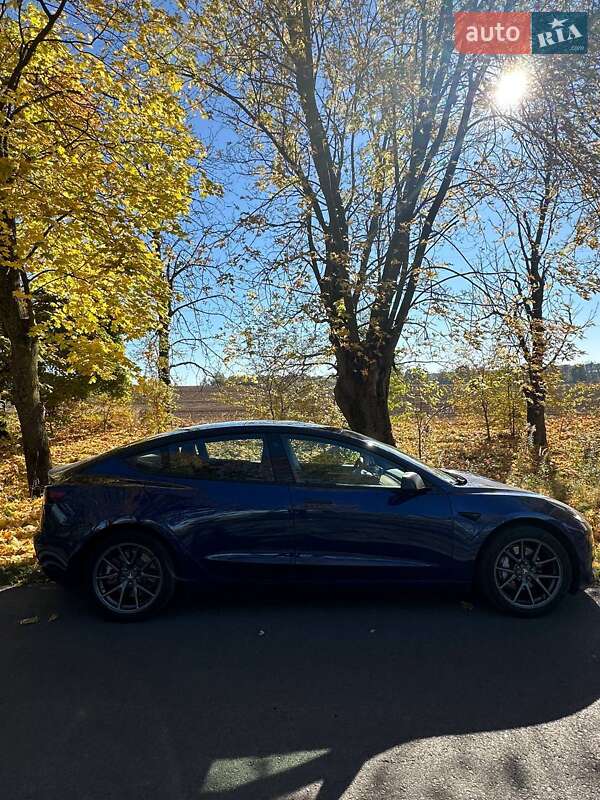 Седан Tesla Model 3 2022 в Львове