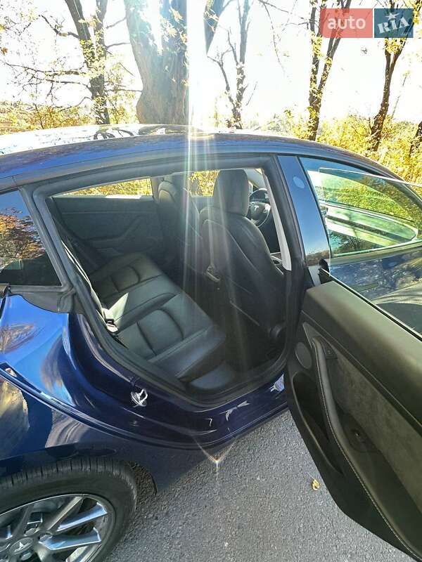 Седан Tesla Model 3 2022 в Львове