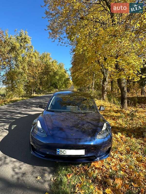 Седан Tesla Model 3 2022 в Львове