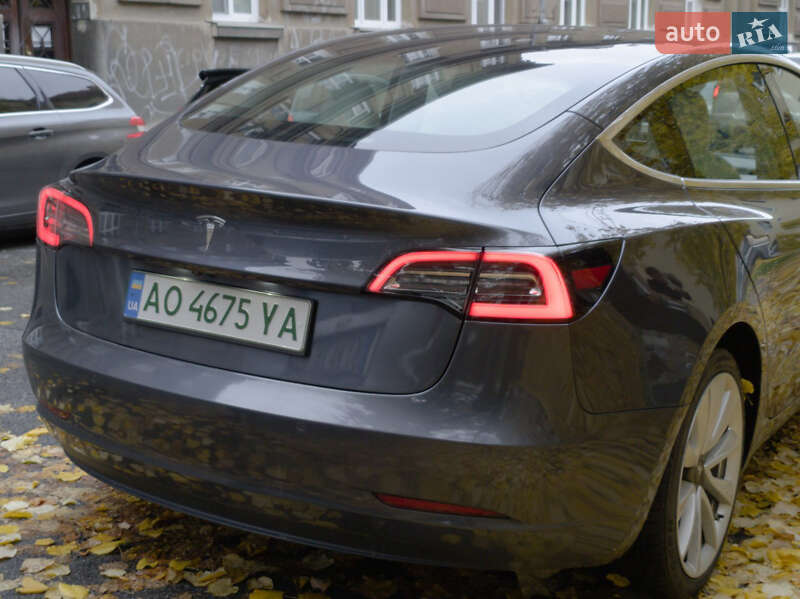 Седан Tesla Model 3 2019 в Ужгороді