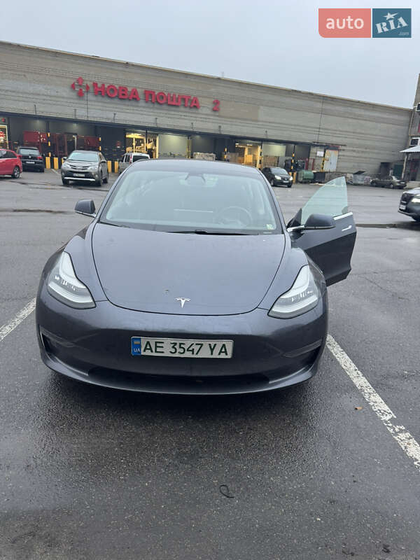 Tesla Model 3 2020