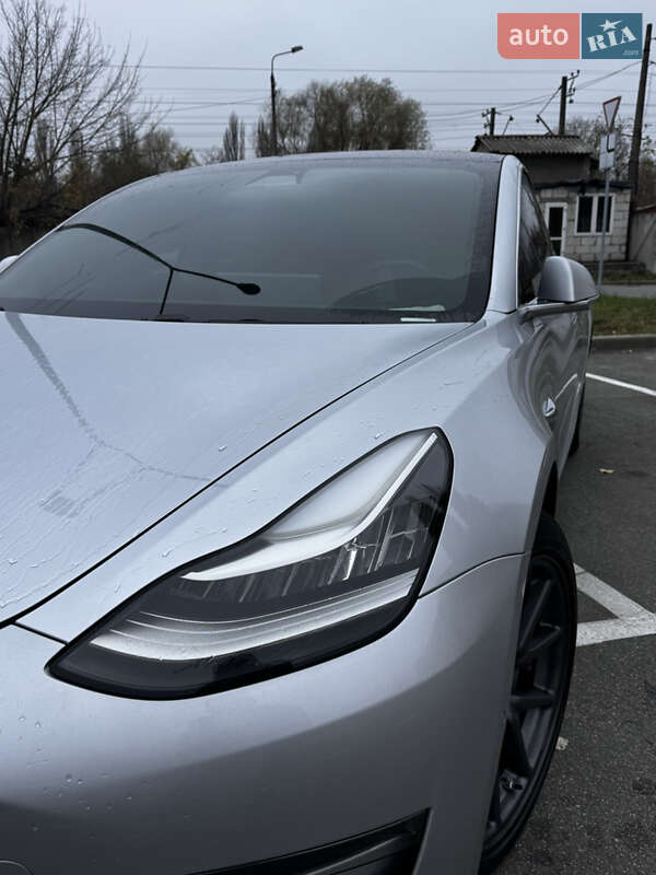 Седан Tesla Model 3 2018 в Киеве