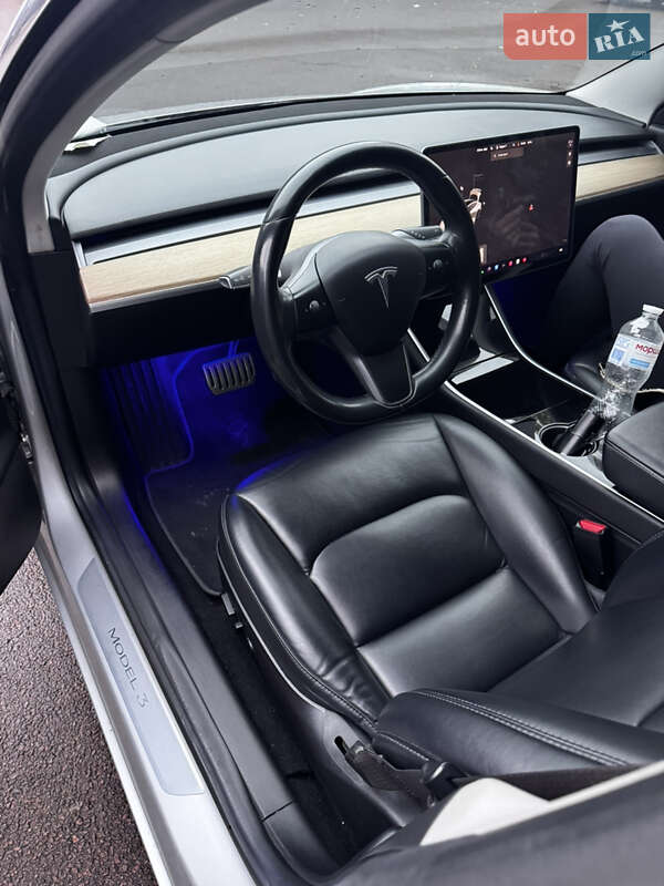 Седан Tesla Model 3 2018 в Киеве